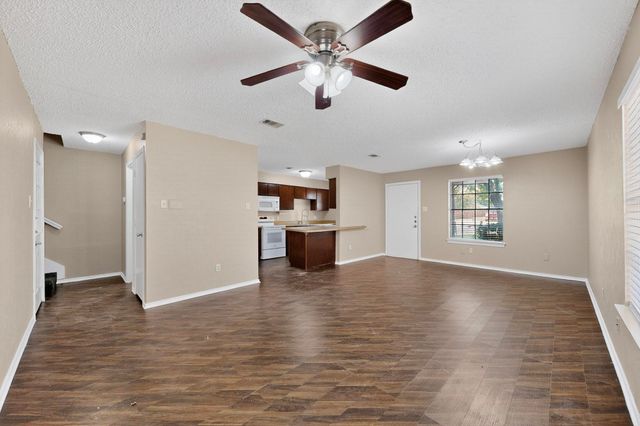 912 N Nursery Road, Irving, TX 75061