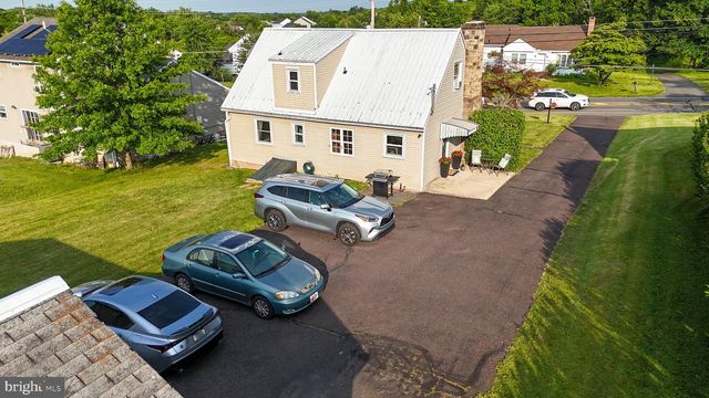 2313 N CHARLOTTE ST, Pottstown, PA 19464