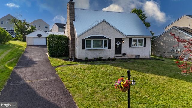 2313 N CHARLOTTE ST, Pottstown, PA 19464