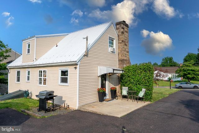 2313 N CHARLOTTE ST, Pottstown, PA 19464