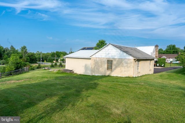 2313 N CHARLOTTE ST, Pottstown, PA 19464