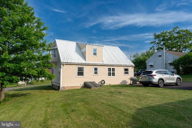 2313 N CHARLOTTE ST, Pottstown, PA 19464