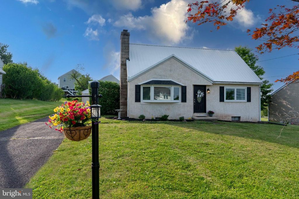 2313 N CHARLOTTE ST, Pottstown, PA 19464