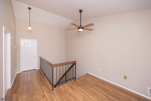 7 Lake Ct, Raritan Twp., NJ 08822