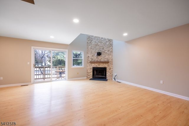 7 Lake Ct, Raritan Twp., NJ 08822