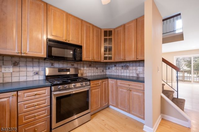 7 Lake Ct, Raritan Twp., NJ 08822