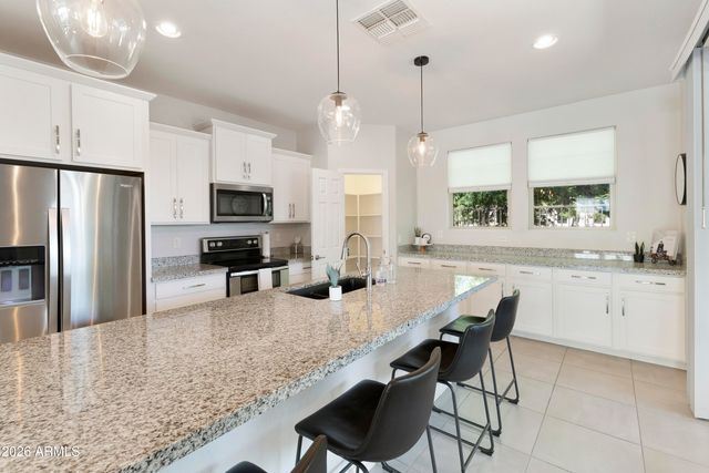 3030 S AMBER Drive, Chandler, AZ 85286