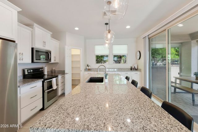 3030 S AMBER Drive, Chandler, AZ 85286
