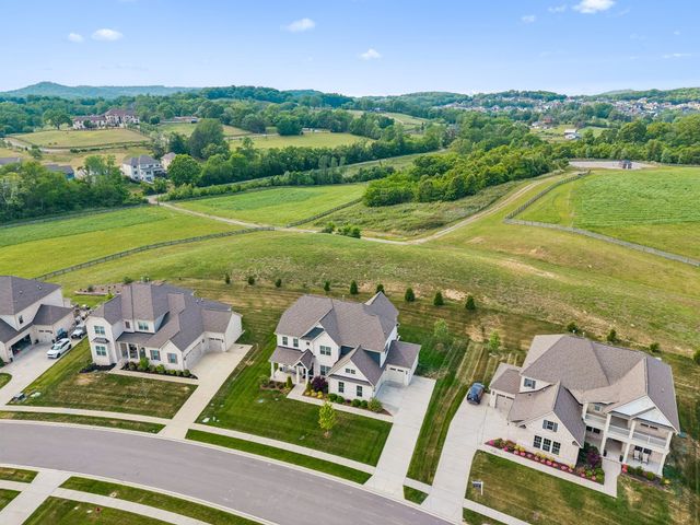 3201 Chase Point Dr, Franklin, TN 37067