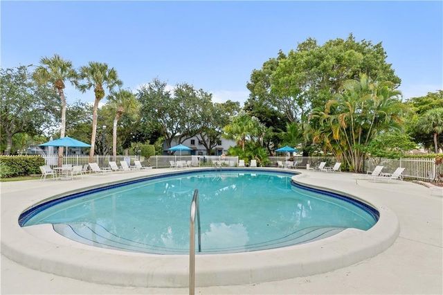2729 S Oakland Forest Drive S 101, Oakland Park, FL 33309