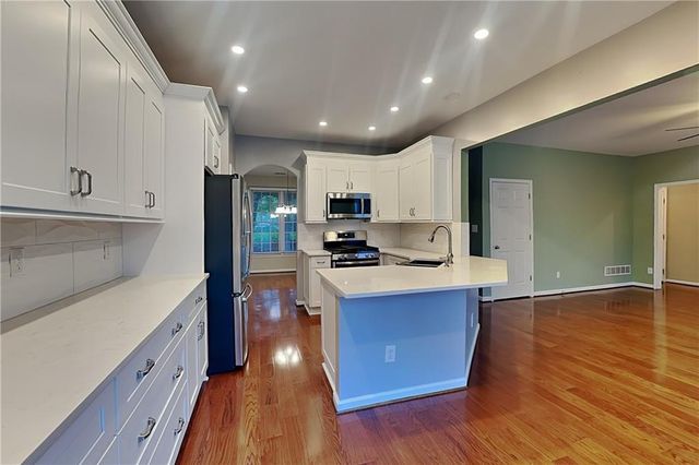 327 Laurel Glen Crossing, Canton, GA 30114
