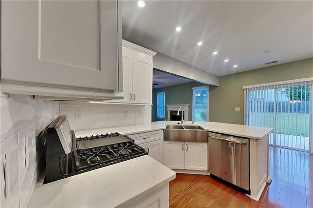 327 Laurel Glen Crossing, Canton, GA 30114