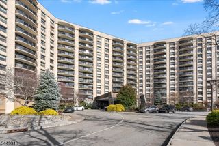 2 Claridge Dr 1NE, Verona Twp., NJ 07044