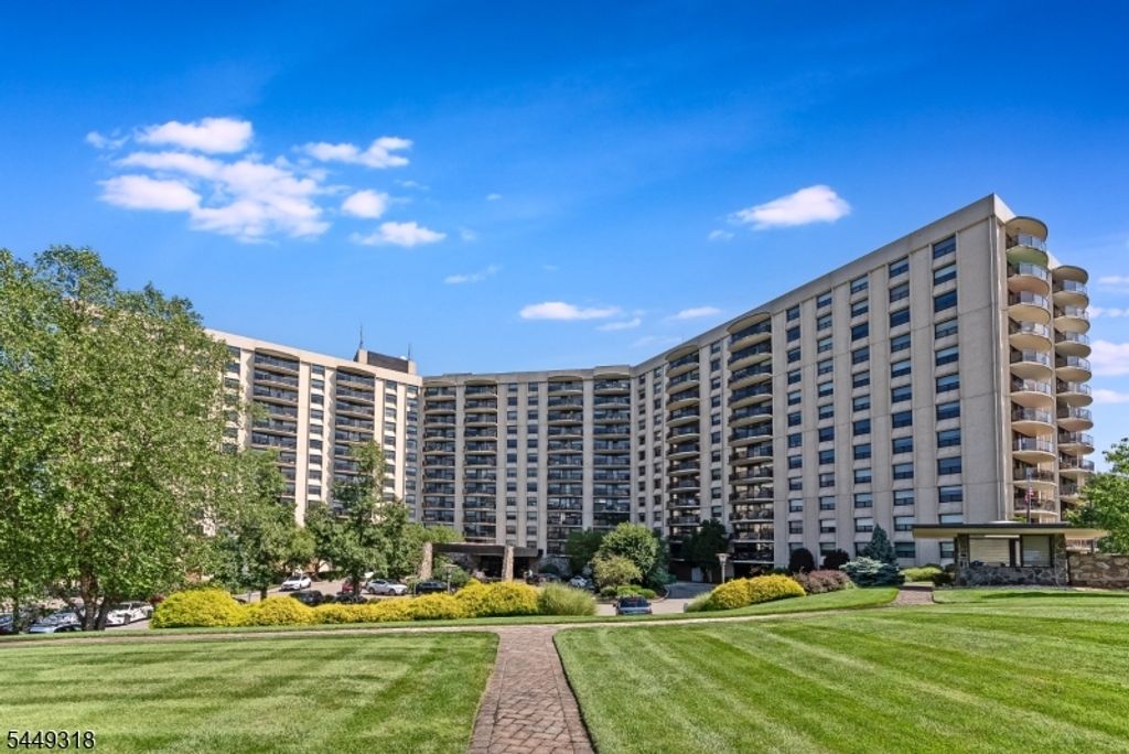 2 Claridge Dr 1NE, Verona Twp., NJ 07044 — exterior