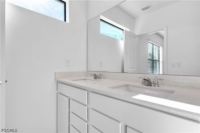1424 Weeping Willow CT, Cape Coral, FL 33909