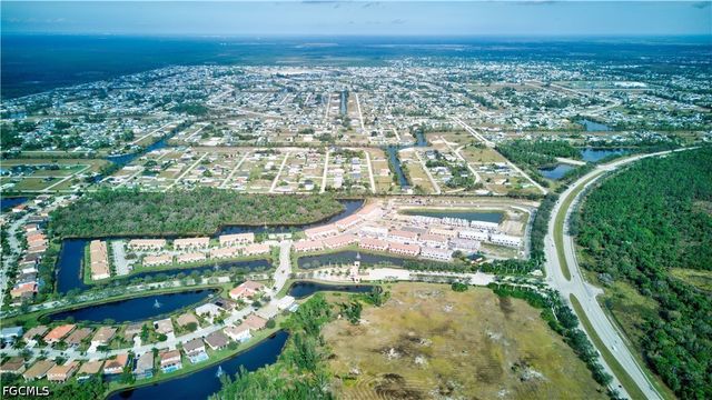 1424 Weeping Willow CT, Cape Coral, FL 33909