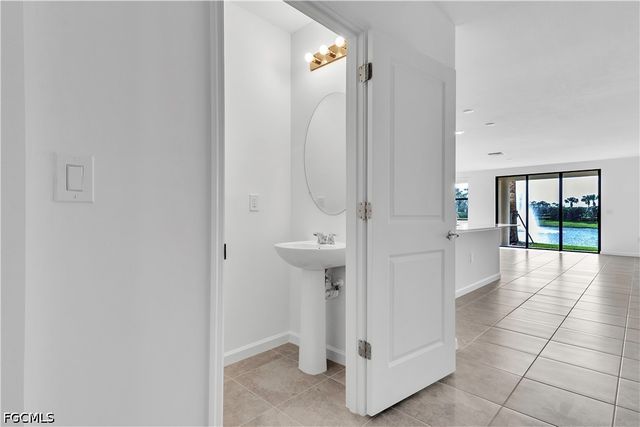 1424 Weeping Willow CT, Cape Coral, FL 33909