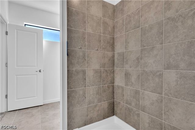 1424 Weeping Willow CT, Cape Coral, FL 33909