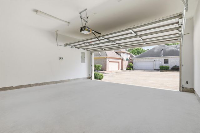 59 Champion Villa Drive, Houston, TX 77069