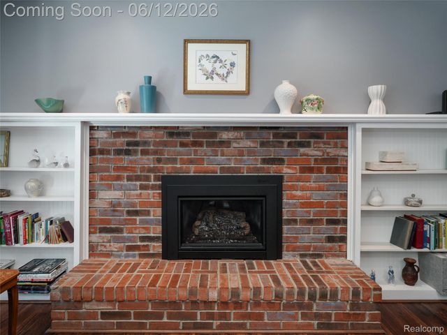 5057 Prentis Drive, Troy, MI 48085