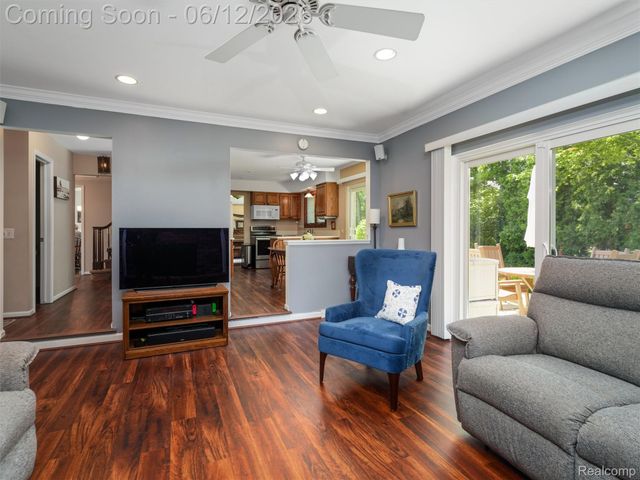 5057 Prentis Drive, Troy, MI 48085