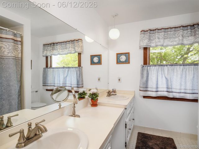 5057 Prentis Drive, Troy, MI 48085