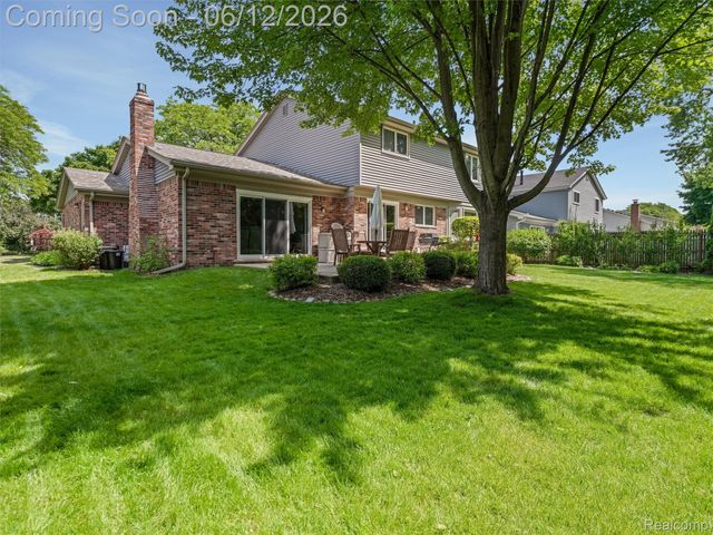 5057 Prentis Drive, Troy, MI 48085