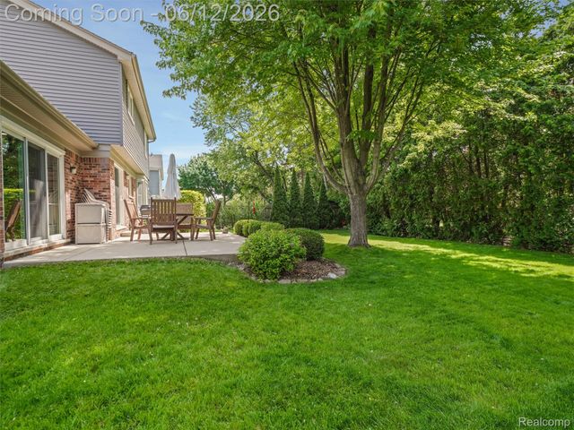 5057 Prentis Drive, Troy, MI 48085