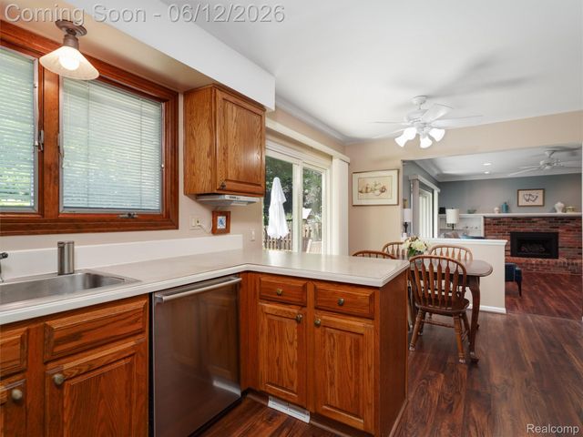 5057 Prentis Drive, Troy, MI 48085