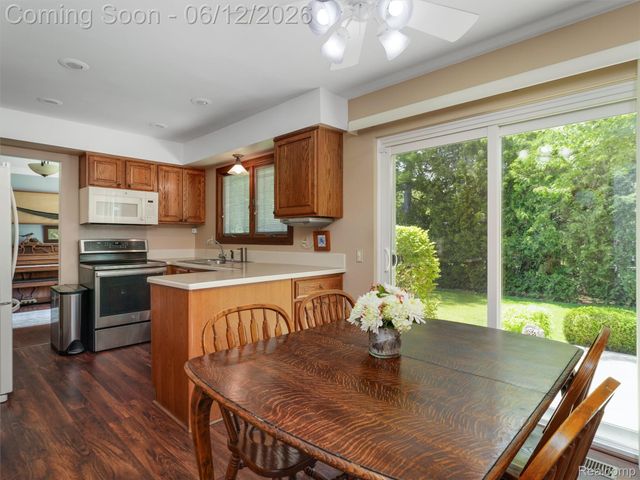 5057 Prentis Drive, Troy, MI 48085
