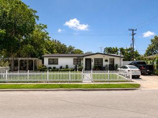 7061 Moseley St, Hollywood, FL 33024