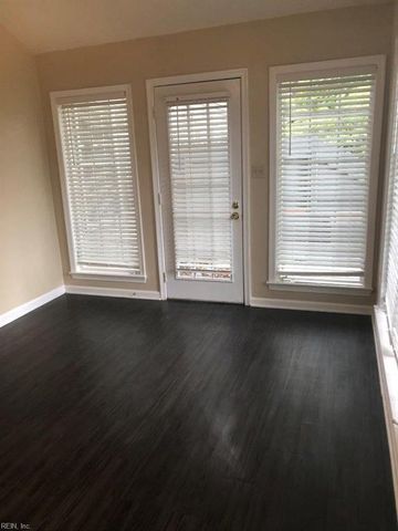 820 E Willow Point PL, Newport News, VA 23602