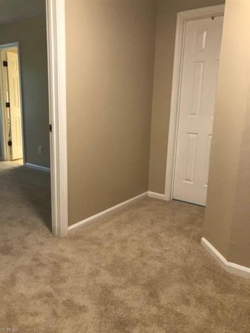 820 E Willow Point PL, Newport News, VA 23602