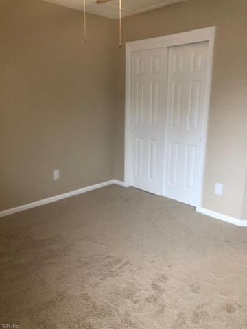 820 E Willow Point PL, Newport News, VA 23602