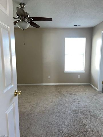 820 E Willow Point PL, Newport News, VA 23602
