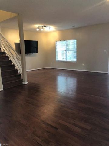 820 E Willow Point PL, Newport News, VA 23602