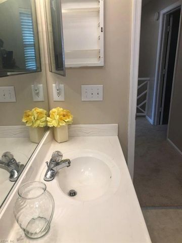 820 E Willow Point PL, Newport News, VA 23602