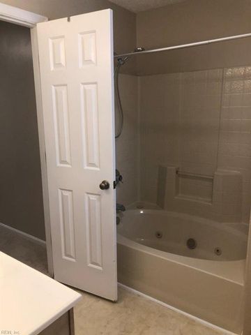820 E Willow Point PL, Newport News, VA 23602