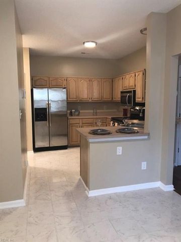 820 E Willow Point PL, Newport News, VA 23602