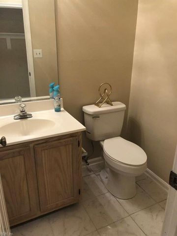 820 E Willow Point PL, Newport News, VA 23602