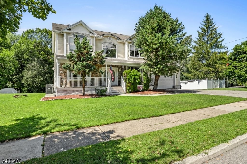 70 Farmingdale Rd, Wayne Twp., NJ 07470 — exterior