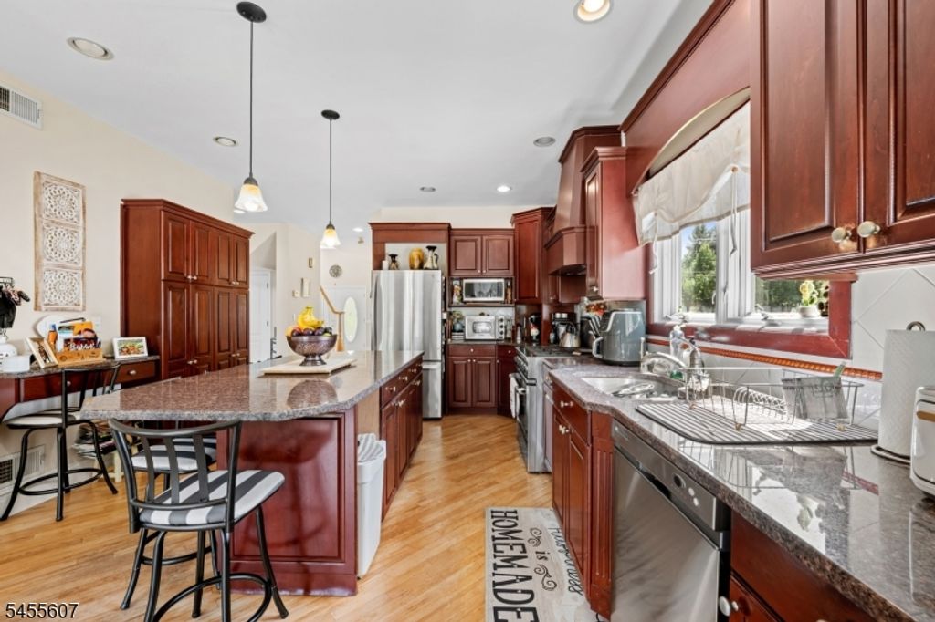 70 Farmingdale Rd, Wayne Twp., NJ 07470 — photo 4