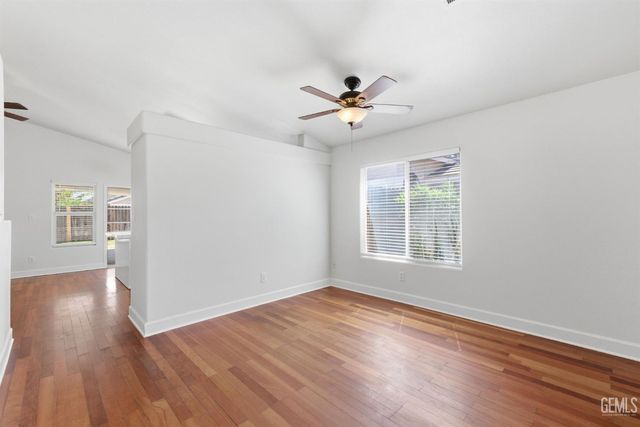 8319 Hemlock Court, Bakersfield, CA 93311