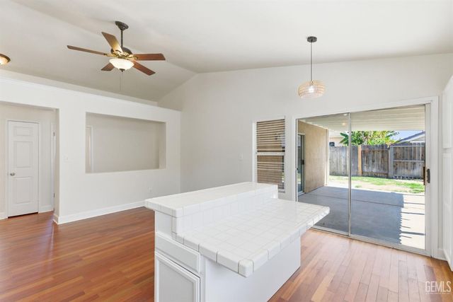 8319 Hemlock Court, Bakersfield, CA 93311