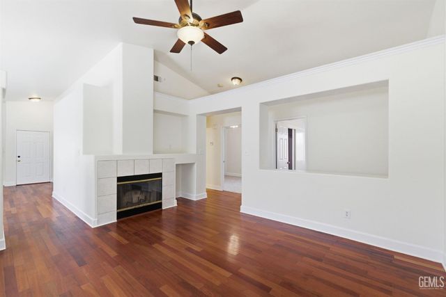 8319 Hemlock Court, Bakersfield, CA 93311