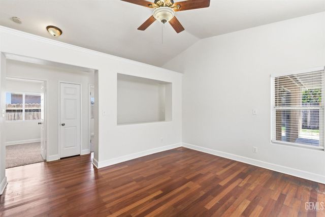 8319 Hemlock Court, Bakersfield, CA 93311