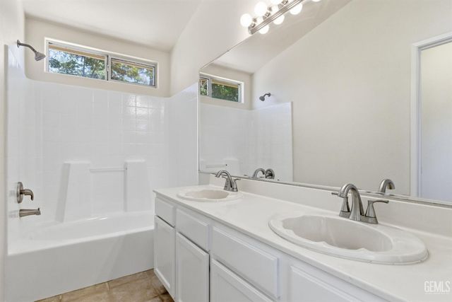 8319 Hemlock Court, Bakersfield, CA 93311