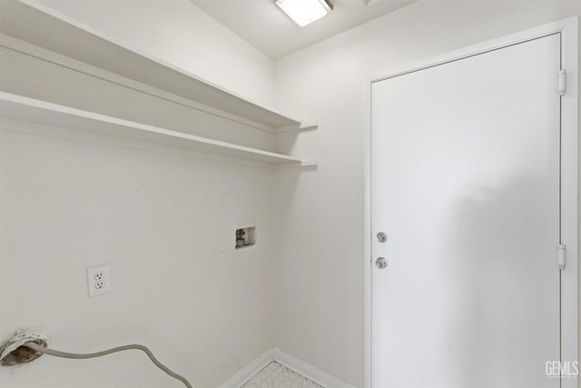 8319 Hemlock Court, Bakersfield, CA 93311