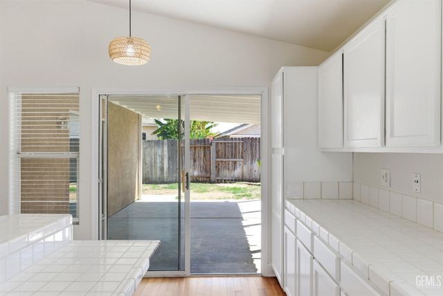 8319 Hemlock Court, Bakersfield, CA 93311