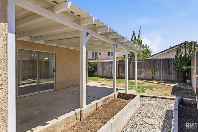 8319 Hemlock Court, Bakersfield, CA 93311